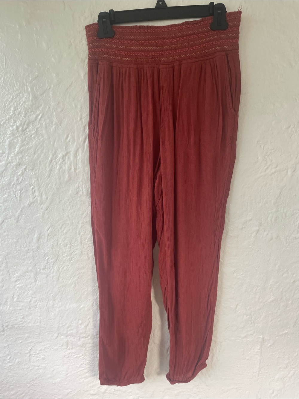 Ett Twa By Anthropologie Women's Sulawesi Smocked Joggers In Cedar; XS
